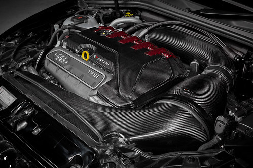 Eventuri - Audi RS3 Gen 2 / TTRS 8S Black and Red Engine Cover