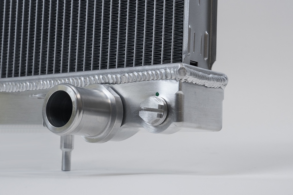 CSF Radiator - Nissan Skyline R33 TopRank Full Billet Radiator 1995-1998 Nissan R33 Skyline GT-R (incl. Nismo, V-Spec, CRS, etc) 1994-1997 Nissan R33 Skyline GTS / GTS-25 / GTS-4 / GTS-25t 1995-1996 Nissan R33 Skyline 400R (44 Produced) 1997-1998 Nissan R33 Skyline Autech Version 40th Anniversary (416 Produced) 1995-1998 Nissan R33 Skyline GT-R V-Spec N1 (87 Produced) 1995-1998 Nissan R33 Skyline GT-R LM Limited (86 Produced) 1995-1998 Nissan R33 Skyline GT-R V-Spec LM Limited (102 Produced)