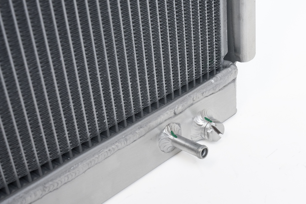 CSF Radiator - 95-04 Toyota Tacoma (1st Gen) 2.7 4Cyl & 3.4 V6 (AT ONLY)