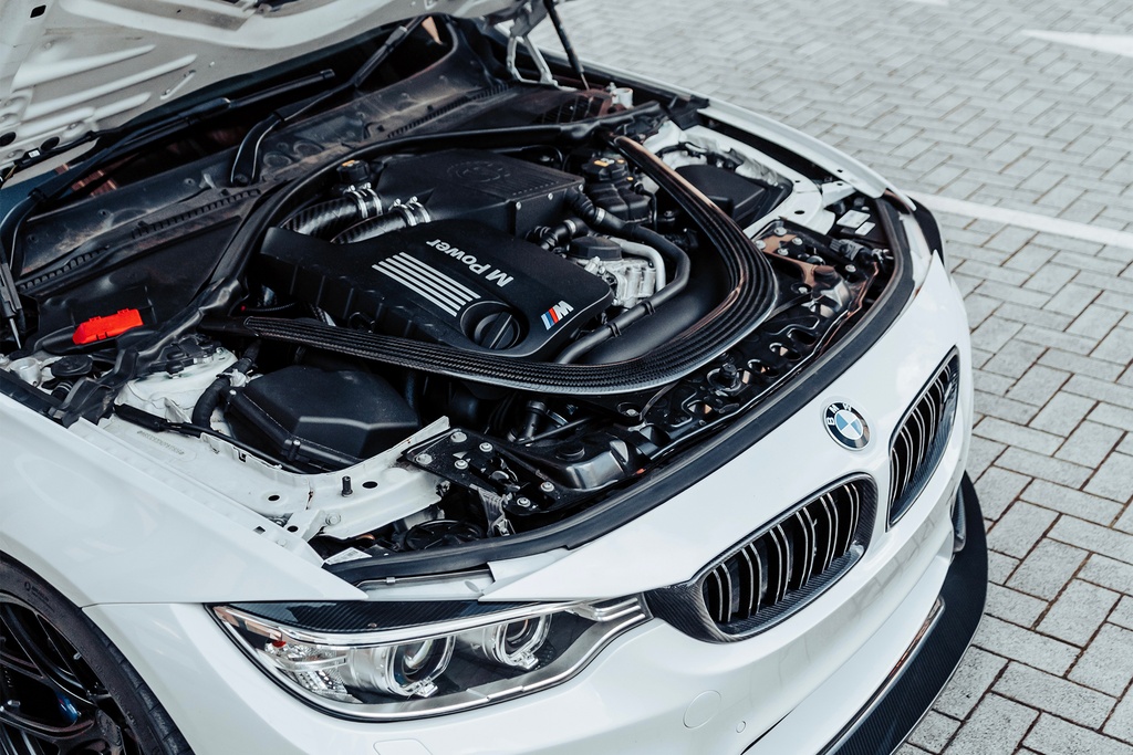 CSF - BMW F8X M3/M4/M2C - Top Mount Charge-Air-Cooler in crinkle black finish