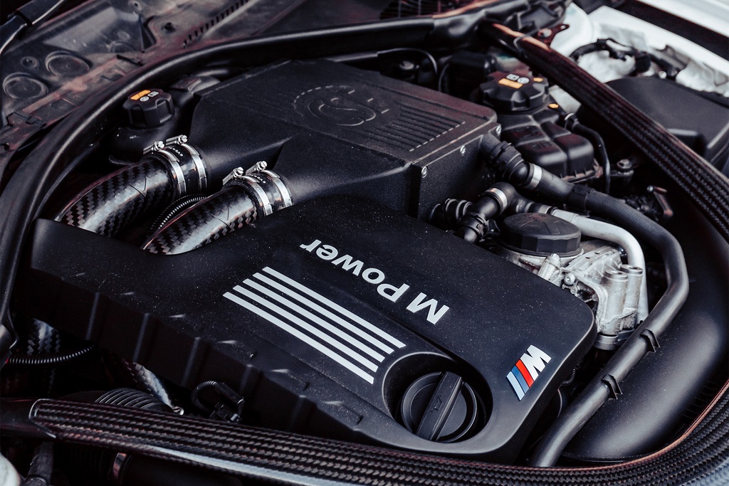 CSF - BMW F8X M3/M4/M2C - Top Mount Charge-Air-Cooler in crinkle black finish