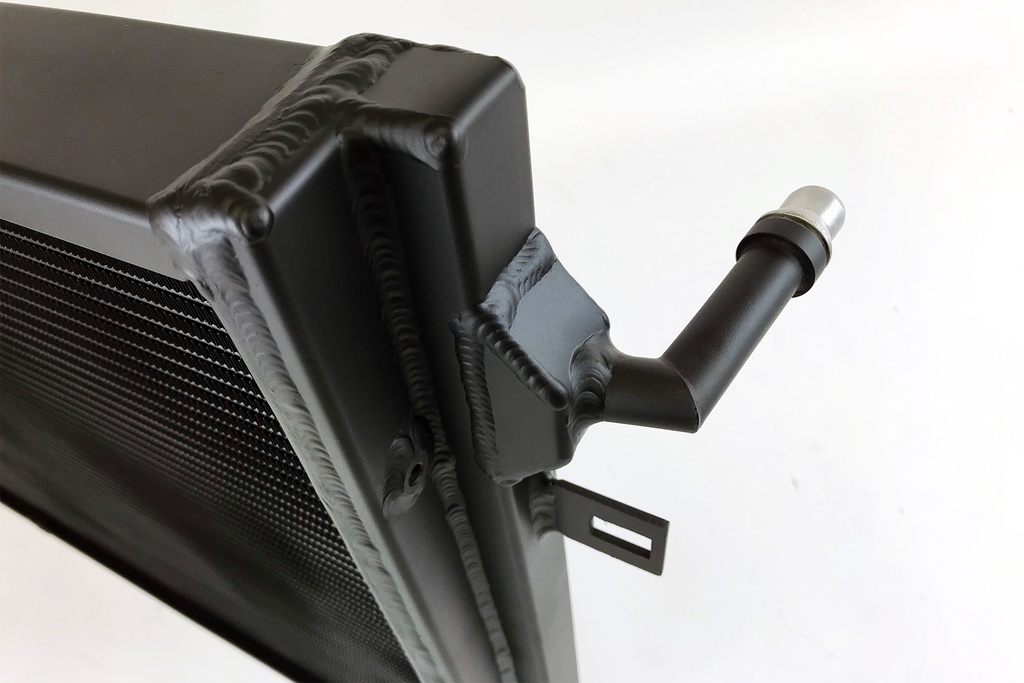 BMW Front Mount Heat Exchanger w/ Rock Guard (Black) (Triple Pass) 15-18 F20 BMW 120i 125i M140i(X) 15-18 F22/F23 BMW 218i 220i 230i(X) M240i(X) 14-18 F30 320i(X) 320e 330i(X) 340i(X) 14-18 F31/F34 GT BMW 320i(X) 330i(X) 340i(X) 15-18 F32/F33/F36 Gran Coupe BMW 420i(X) 430i(X) 440i(X)