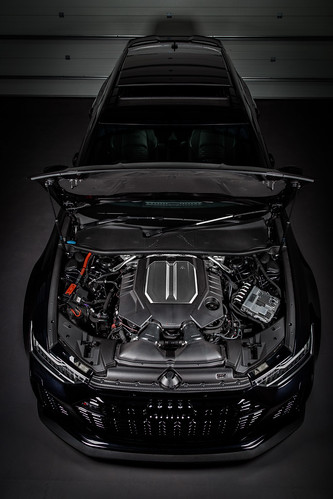 Eventuri - Audi C8 RS6 RS7 Black Carbon Engine Cover Matte